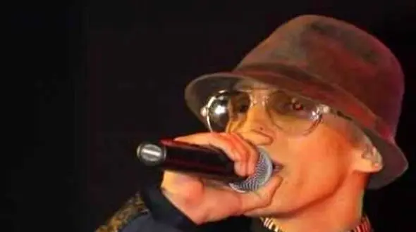 دانلود آهنگ  باشکوه از عشق زیادی تورو خسته کردم مرتضی پاشایی / نه راهی نداره گمونم قراره یکی دیگه دستامو تنها بذاره...