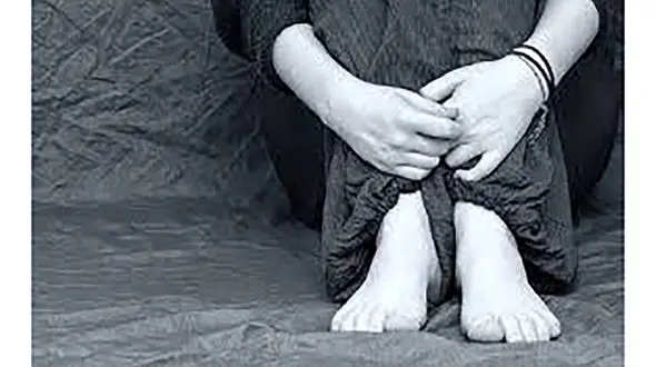 آزار شیطانی دختر جوان توسط صاحب کارش/ اعدامش کنید