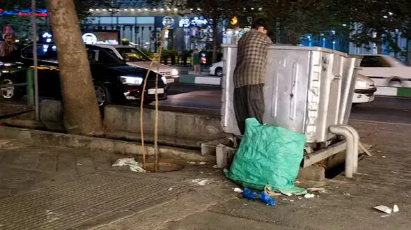 زباله گردها مجددا دارند باز می گردند / با این محفظه های پسماند فعلی زباله ها قابل مدیریت نیست