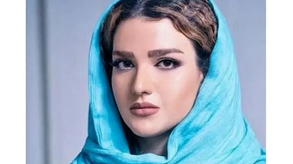 فیلمی ممنوعه از خانم بازیگر ! / آوازخوانی روژان آریامنش با پوشش نامتعارف غوغا کرد ! + فیلم 