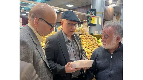 بازدید رییس سازمان حمایت مصرف‌کنندگان و تولیدکنندگان از مراکز توزیع اقلام ضروری، کالاهای اساسی و تنظیم بازار