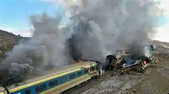 تصادف دو قطار در راه آهن اراک / مصدومان حادثه به بیمارستان منتقل شدند