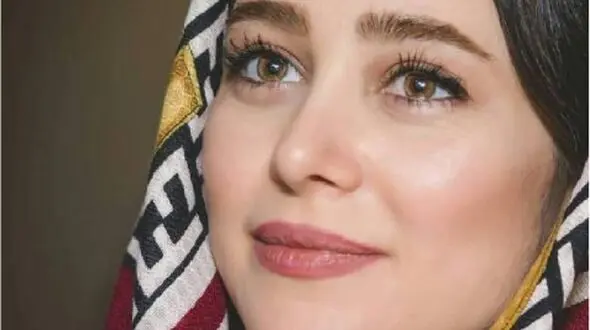 عکس | درخت نارنج خوشگل حیاط خونه الناز حبیبی، نگار سریال جان سخت / ماشالا چه درخت پرباری