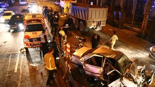 تصادف خونین در محور تهران شمال / برخورد 5 خودرو 13 مصدوم داشت