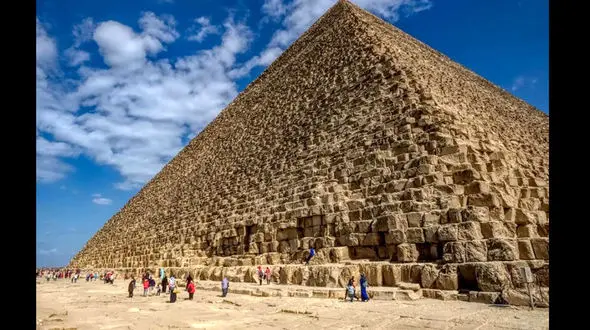 عکس‌های جذاب بازیگر خوش‌ چهره در مصر / او کراش همه زنان است!