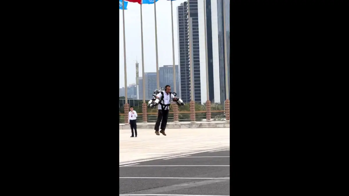 رونمایی از کوله‌ پشتی پرنده: پرواز با سرعت 100 کیلومتر در ساعت!