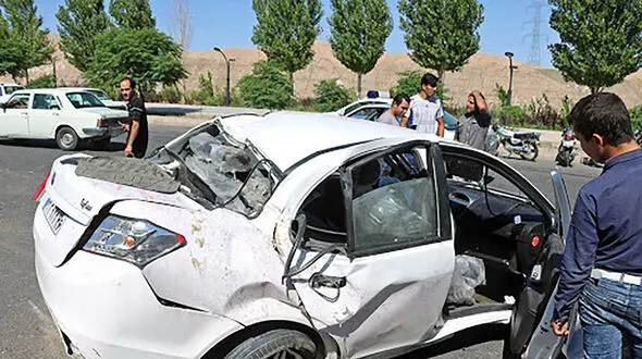 ساینا به تیر چراغ برق کوبید / یک کشته و 2 زخمی در شیراز