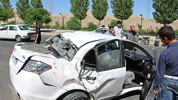 ساینا به تیر چراغ برق کوبید / یک کشته و 2 زخمی در شیراز