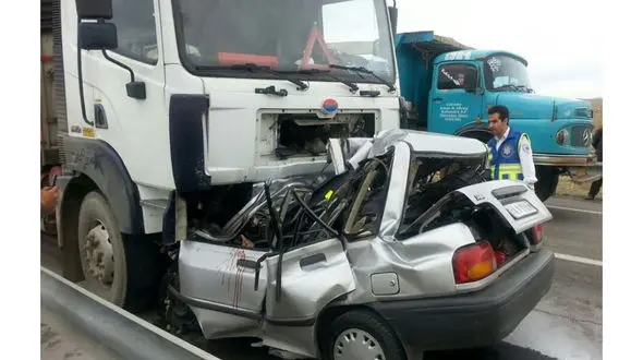 4 کشته و زخمی در تصادف هولناک پراید با کامیون پارک شده در شیراز + جزییات