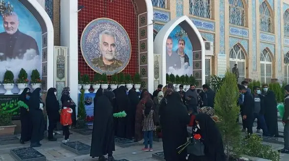 کرمان در غم سردار دلها / مردم کرمان از سردار سلیمانی چه می گویند؟! + فیلم گفتگو
