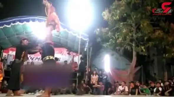 حادثه ای دلخراش برای آکروباتیک‌کار در وسط خیابان + فیلم 