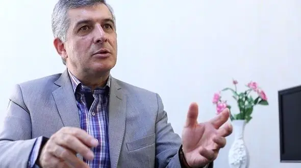 حاکمیت لاغر شدن طبقه متوسط را جدی بگیرد/ در کشور ۸ میلیون نفر بیسواد مطلق داریم و ۲۵ میلیون نفر فقیر مطلق