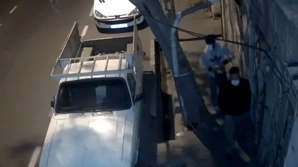 فیلم لحظه آتش زدن مرموز مغازه فروش کفش در خزانه تهران ! / این مجرمان را می شناسید ؟! + گفتگو با صاحب مغازه