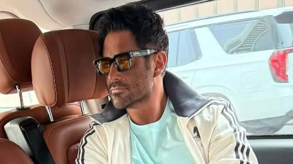 نگاهی به لحظات لاکچری رضا گلزار در سفر رویایی‌ و خارق‌العاده‌اش با استایل کژوال! +عکس