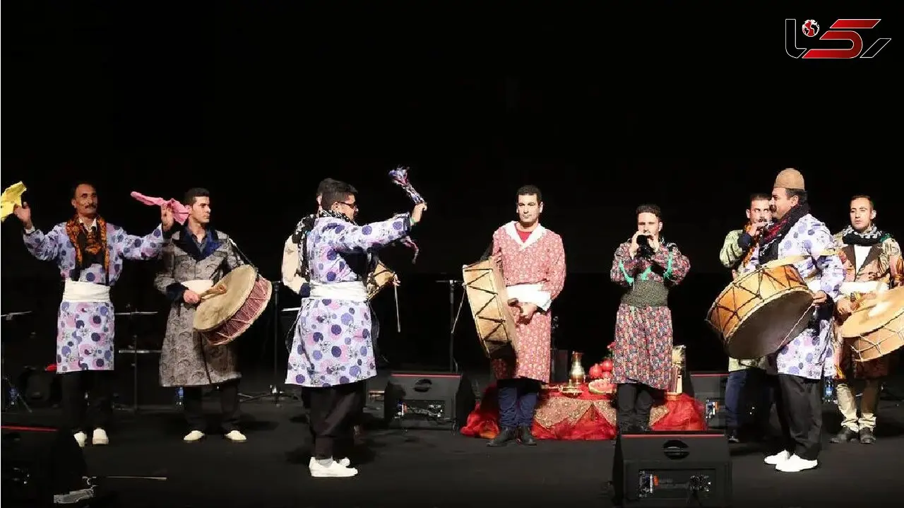 فیلم آواز شاد و رقص لری روی صحنه تالار وحدت حضار رو به وجد آورده / کسی نتونست سرجاش بشینه / ببینید