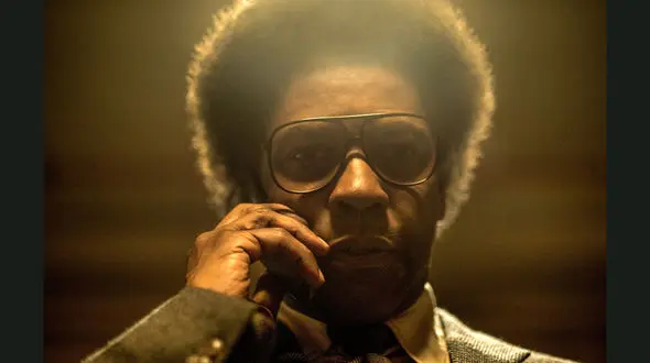 بازیگر معروف درس وکالت می‌دهد +عکس