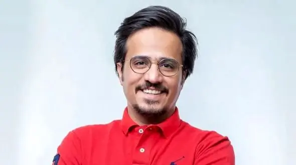 حسین سلیمانی: 13 سالم بود رفتم منیریه کتونی بخرم پولم کم یهویی مردی گفت 50 درصد تخفیف زدیم و آبروم رو خرید .. اون مرد علی دایی بود 