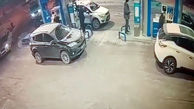 فیلم آتش سوزی خودرو در پمپ بنزین/ بازی با فندک کار دست مرد جوان داد
