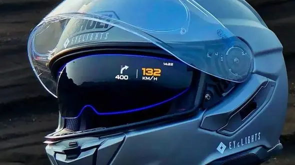 تجربه تبدیل شدن به آیرون‌ من واقعی با این کلاه موتورسواران!