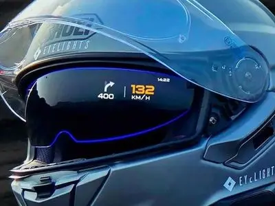 تجربه تبدیل شدن به آیرون‌ من واقعی با این کلاه موتورسواران!