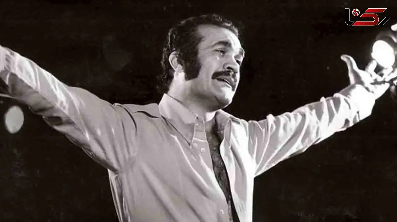 عکس؛ سفر در زمان؛ «فریدون فرخزاد» در حال بازی کردن با سگ خانگی اش در آلمان؛ سال 66