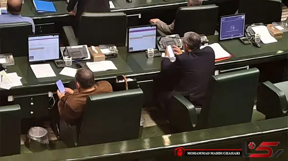 پیامک‌های مخالفت با مدنی‌زاده: موجی ناشناس در مجلس