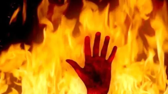 پدری خانه اش را به آتش کشید و فرار کرد / 2 دختر و همسرش همراه 4 تن راهی بیمارستان شدند!