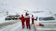 گرفتار شدن سرنشینان حدود 2 هزار و 500 دستگاه خودرو در برف جاده هراز