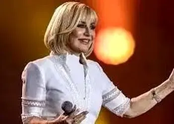 عکس / سفر به ایام قدیم / تیپ و چهره «گوگوش» در تهران و پیش از مهاجرت؛ دهه 70 