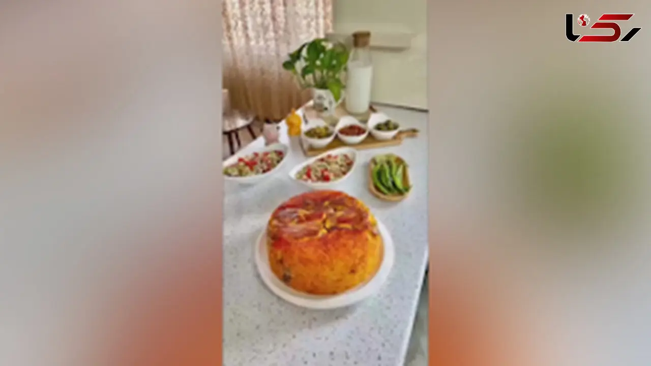 دمی گوجه با ته انداز مرغ زعفرونی + فیلم