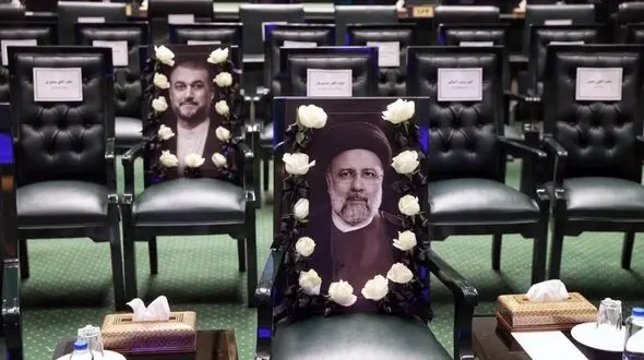 اشک‌های حاضران در افتتاحیه مجلس دوازدهم به یاد رئیس‌جمهور شهید /جای خالی رییس جمهور شهید در مراسم افتتاح مجلس دوازدهم