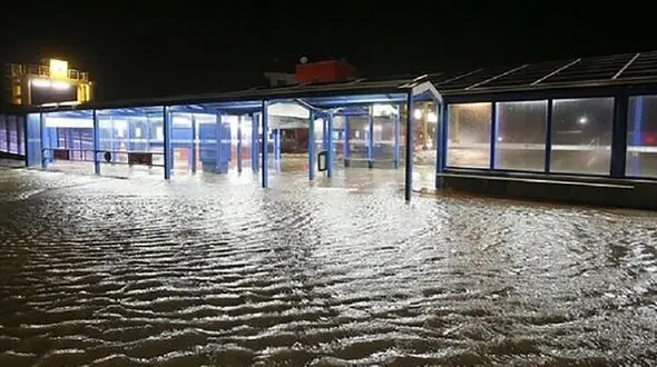 ۲۲۱ نفر قربانی سیل و رانش زمین در هند/ یک شهر به زیر آب رفت