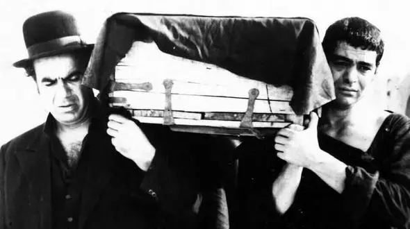  عکس های ماندگار / ناصر ملک مطیعی و بهمن مفید 54 سال قبل در نمایی از فیلم طوقی !