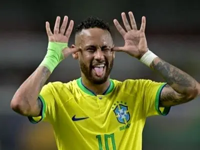 فیلم/ تغییر رفتار نیمار بعد دختردارشدن/ ابرستاره فوتبال برزیل شبیه یک جنتلمن واقعی رفتار کرد!