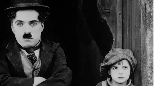 باورتان می شود این مرد چارلی چاپلین باشد ؟ 