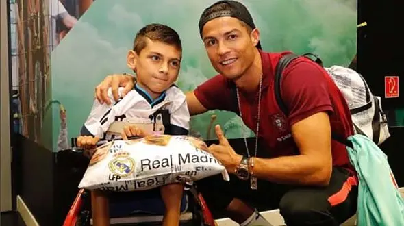 ملاقات رونالدو با هوادار معلول مجارستانی