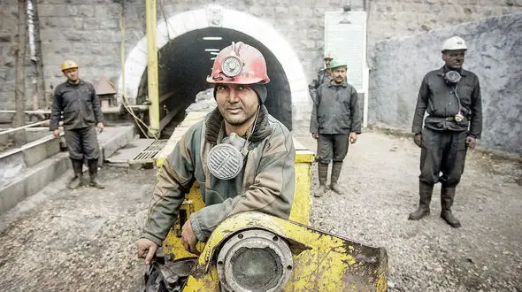 بازماندگان شب فاجعه معدن طبس / استعفای ۷۰۰  معدنچی قبل از مراسم چهلم کشته شدگان !