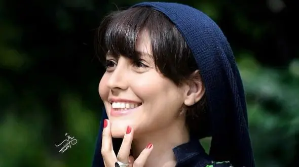 عکس؛ سفر زمان؛ بازیگر نقش «طوبی» (سریال طوبی) در کنار «رضا عطاران» در اکران «صددام»