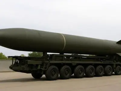 موشک رستاخیز واقعیت دارد ؟! /  مدرن‌ترین موشک بالستیک جهان کابوس کشتی جنگی آبراهام لینکلن امریکا 