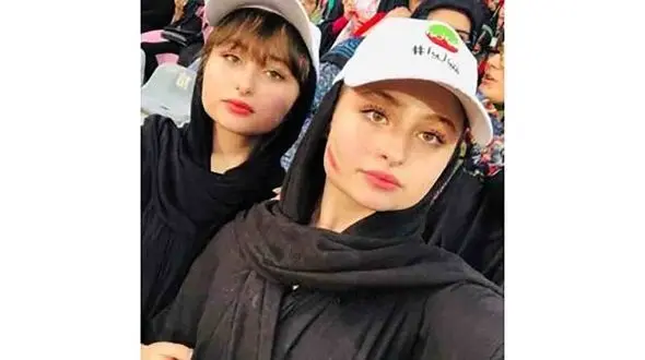 کودکی بامزه سارا و نیکا + عکس قدیمی