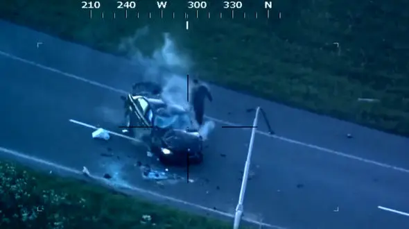 نمای هوایی از عملیات تعقیب و گریز مهیج پلیس و یک راننده متخلف +فیلم