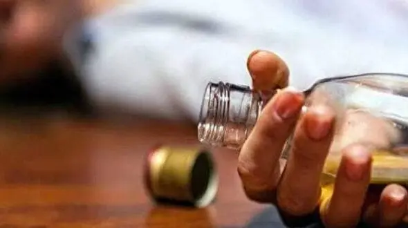 ماهانه ۴۵ تا ۶۰ نفر در ایذه به دلیل مسمومیت الکلی بستری می شوند