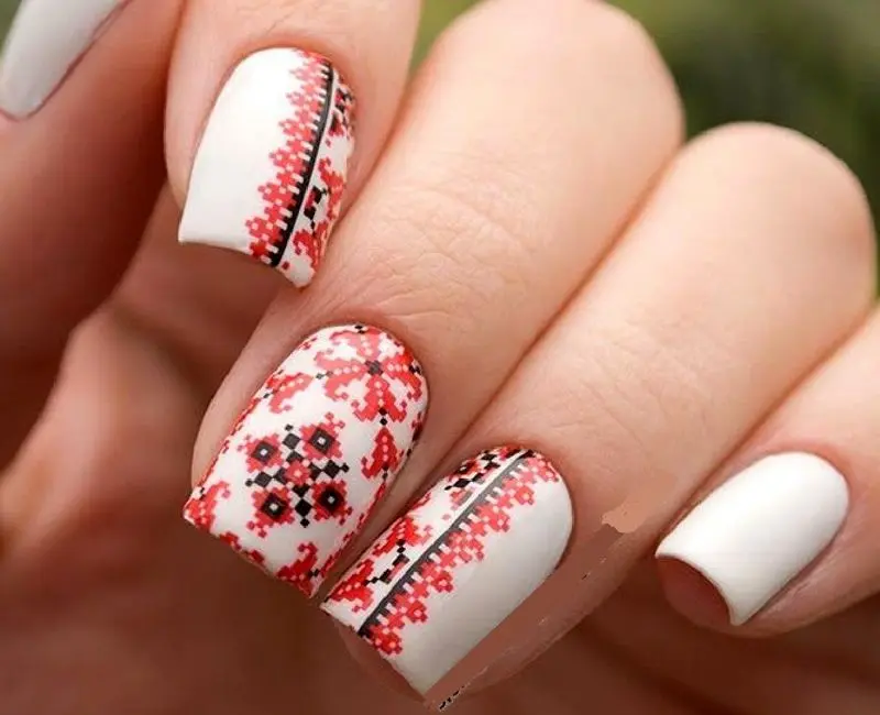 مدل ناخن یلدایی کوتاه و ساده طرح سنتی