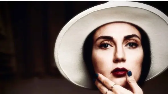 ویدیو امروز | عشق مادر و پسری / قربون صدقه رفتن پسر حدیث میرامینی برای مامانش / اشک آدم رو درمیاره