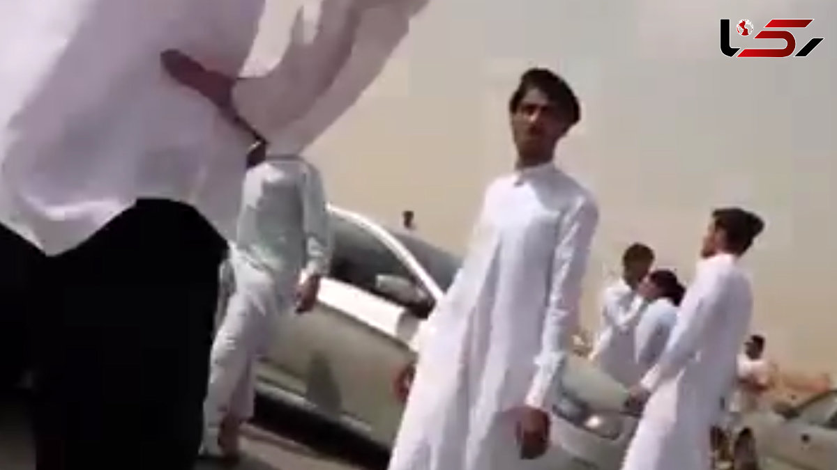 دعوای تن به تن جوانان سعودی با چماق +فیلم