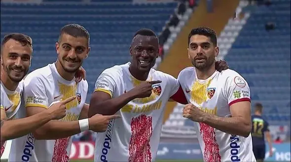 گلزنی علی کریمی برای کایسری اسپور + فیلم