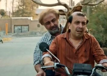 خنده دارترین سکانس اجل معلق، که حسابی پر بازدید شد/ تاریخ واکنش رضا عطاران، در این سکانس رو هرگز فراموش نمی کنه + ویدیو