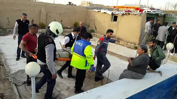 جوان اصفهانی در چاه 20 متری افتاد + عکس