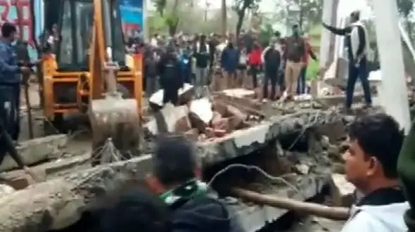 زنده به گور شدن 18 عزادار در مراسم خاکسپاری + عکس