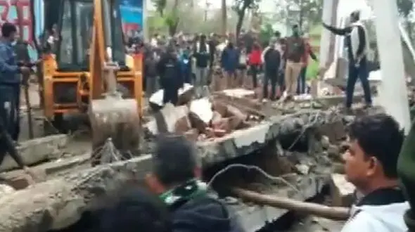 زنده به گور شدن 18 عزادار در مراسم خاکسپاری + عکس